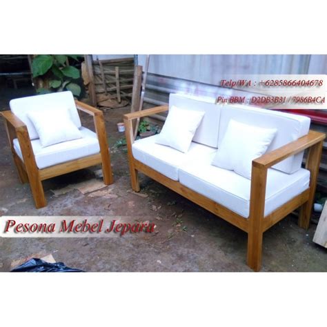Kalau desain kursi sofa santai kayu solid jati minimalis dirasa kurang cocok, maka anda bisa memilih sofa klasik. Kursi Sofa Jok Minimalis Kayu Jati Pesona Mebel Jepara