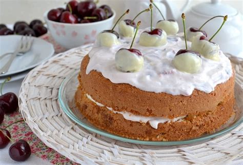 Stir the egg yolks into the ricotta mixture, then gently fold in the egg whites. Ricetta torta alle ciliegie con crema di yogurt e ricotta ...