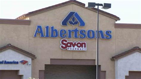 Kroger Albertsons Selling More Than 400 Stores In 19b Deal As They