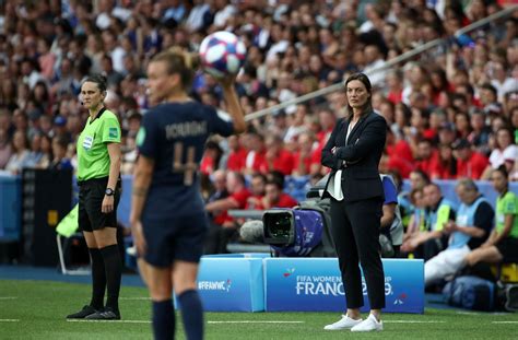 In 2021 the european championship will be held in 12 different venues across 12 different cities in 12 different nations. TF1 et Canal + diffuseront l'Euro de foot féminin en 2021 ...