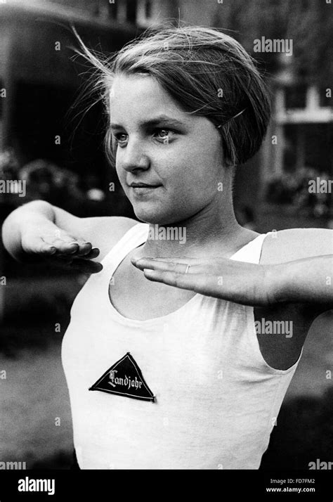 Bdm Mädchen Während Der Aufwärmübung 1934 Stockfotografie Alamy