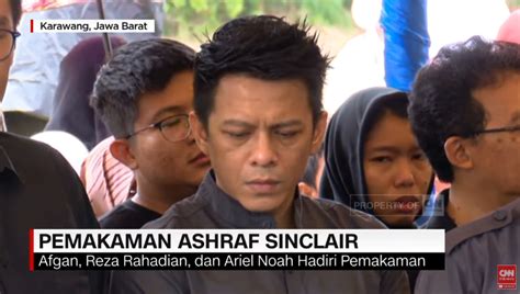 Istri cenderung lebih banyak melakukan pekerjaan di dalam rumah, meskipun tidak menutup kemungkinan istri yang lebih capek ketimbang suami, akan tetapi hal ini tentunya tidak menjadi pembahasan kami disini. "Yang Pasti Sekarang Aku Minta Doanya... Doa Untuk Arwah ...