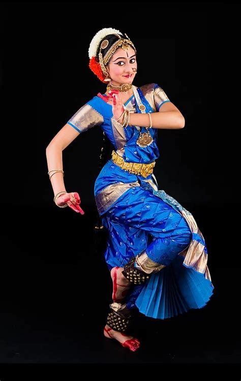 Dance Photography Poses, Dance Poses, Beautiful Bollywood Actress