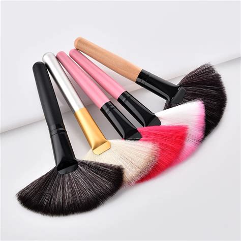 1pcs Soft Makeup Large Fan Brush Foundation Blush Blusher Powder