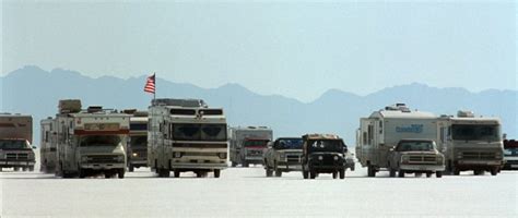 The aliens are coming and their goal is to invade and destroy earth. IMCDb.org: 1987 Tiffin Allegro Bay in "Independence Day, 1996"