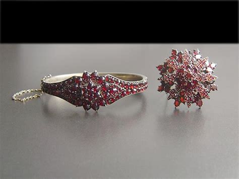 25 Victorian Jewelry Designs Reflect Wealth And Beauty Garnet Jewelry