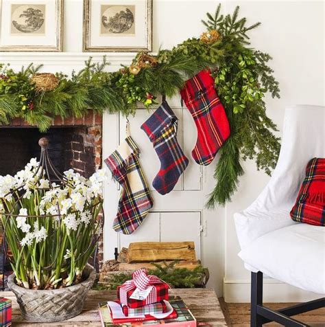 Whether you prefer traditional decor or something a bit more out there, we guarantee you'll find something you want to recreate on this list—there are 105 christmas decorating ideas, after all. 90 DIY Christmas Decorations - Easy Christmas Decorating Ideas