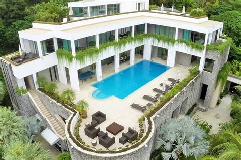Plan d'une grande maison moderne. maison moderne a louer