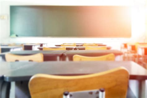 Wählen sie die kategorie aus, in der sie suchen möchten. US-Schule verbannt autistischen Jungen auf die Toilette ...