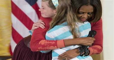 Girl Surprises Michelle Obama With Jobless Fathers Resume