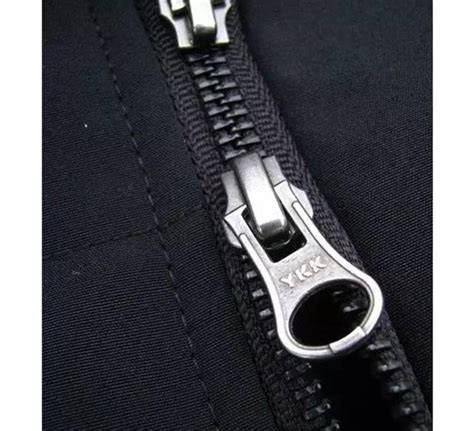 加拿大鵝打假出狠招!穿假鵝入境被遣返？ - 每日頭條