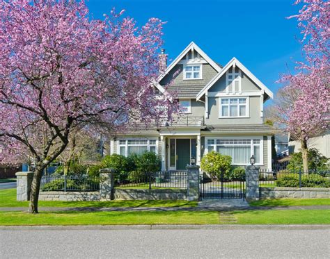 We're planning on getting the little house repainted this spring and i cannot wait to start picking paint colors! 47 Houses with a Green Exterior (Photos)
