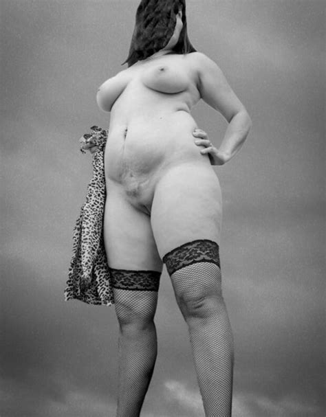 Gina Milf Mature Lady Naked Outdoors In Stockings Eroticenglishlady