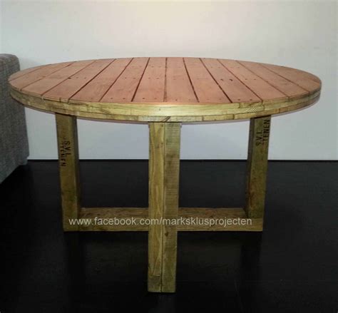 96 reclaimed douglas fir dining table in greywash. Round Dinner Table Made with Recycled Pallet Wood • 1001 ...