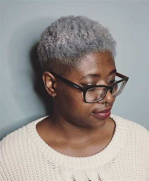 25 Best Short Afro Hairstyles For Gray Haired Women