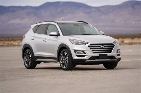 Hyundai creta, hyundai alcazar and hyundai venue are among the most popular cars in this price segment. 2020 Hyundai Tucson Pictures - 137 Photos | Edmunds