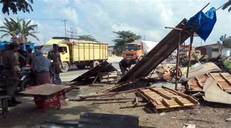 >> edisi > melaka ns > penyewa kampung jawa diarah kosong rumah. Rumah Liar di Pekanbaru Dibisniskan, Penyewa Bayar Rp500 ...