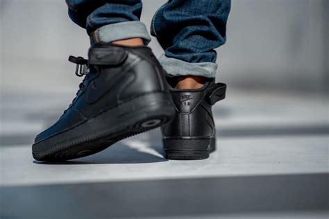Nike air force 1 low valentines day. Nike Air Force 1 Mid '07 Black - 315123-001