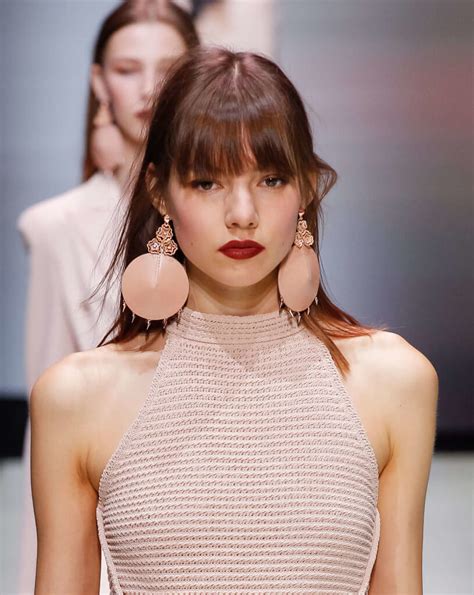 Refresh Your Style With These Fringe Ideas For Bangs Newbies