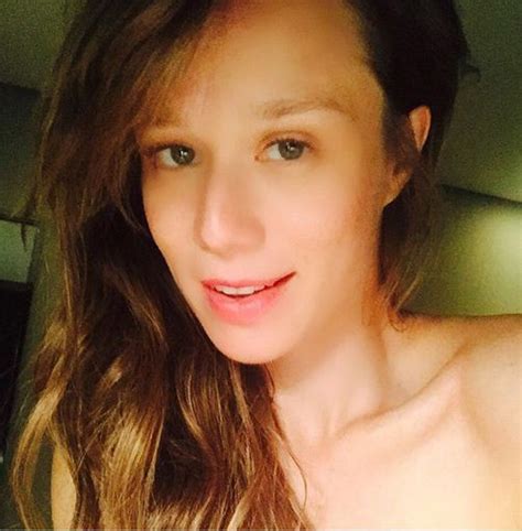 She is 40 years old and is a taurus. Mariana Ximenes dá bom dia com selfie de cara lavada ...