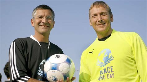 Lars doppler, надя бекер, давид к. Freundschaftsspiel: Mitarbeiter von Adidas und Puma kicken ...