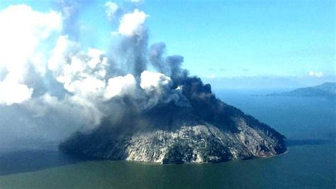 Papua New Guinea Volcano Islanders Flee Worsening Eruption Bbc News