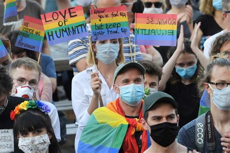 Ecco cos'è e il sostegno sui social. Educazione contro l'omofobia nelle scuole elementari ...