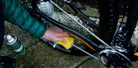 Cleaning Bike Chain With Sponge