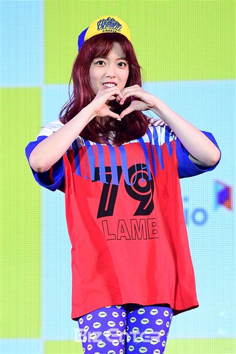 The official 위키미키 (weki meki) ji suyeon (지수연) thread. BZ포토 위키미키 지수연, '받아주실거죠? 하트 뿅' - 이투데이