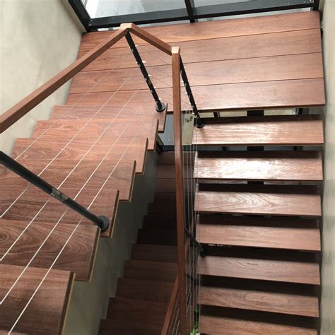 Escada Com Viga Central Escadas De Madeira Escada De Ferro Escadas