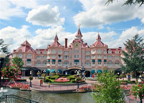 Kids are big fans of goofy's kitchen (where chef goofy often makes appearances). Paris Disneyland Hotels - Disney Hotel in Paris - Euro ...