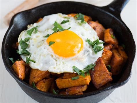 There are 77 calories in 1 large (1.8 oz) of whole egg, fried, without added fat. Ham and Sweet Potato Hash with Fried Eggs Recipe and ...