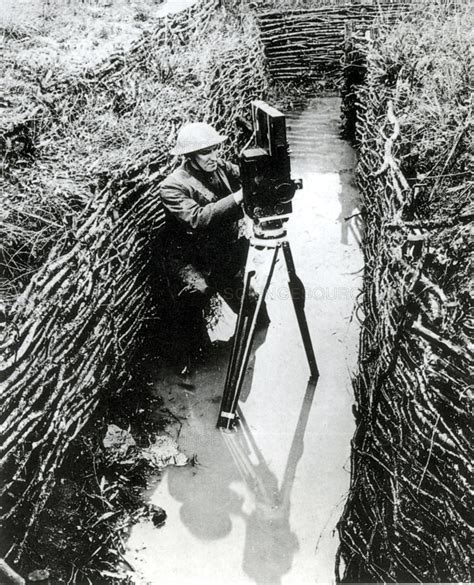 972x1200 An Unnamed Us War Photographer Readying His Camera In A Mud