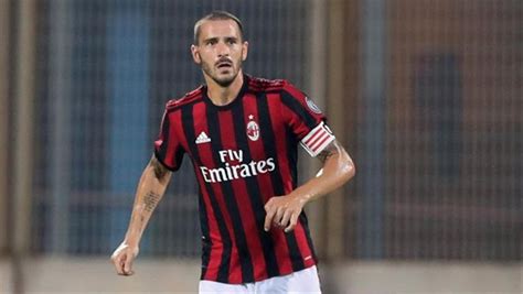 هذه أصعب مباراة لعبتها في مسيرتي. بونوتشي يكشف حقيقة رحيله عن ميلان - بطولات