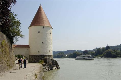Die dreiflüssestadt passau im bayerischen wald bietet zahlreiche sehenswürdigkeiten und the monumental passau cathedral was rebuilt in the baroque style in the 17th century after a fire. Sehenswertes Passau Sehenswürdigkeiten Ausflugsziele ...