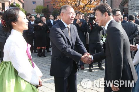Check spelling or type a new query. 스퀘어 - 오늘 현대家 결혼식 하객들.jpg
