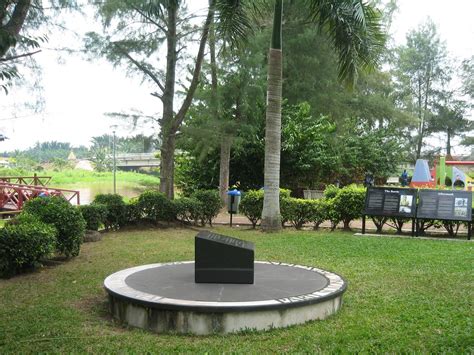 Parit sulong is a small town in batu pahat district, johor, malaysia on the simpang kiri river, 30 km east of muar. Times of Malaya: Parit Sulong Memorial, Johore