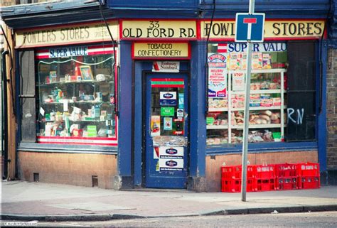 33 Fascinating Photographs That Show What London Shops Looked Like in