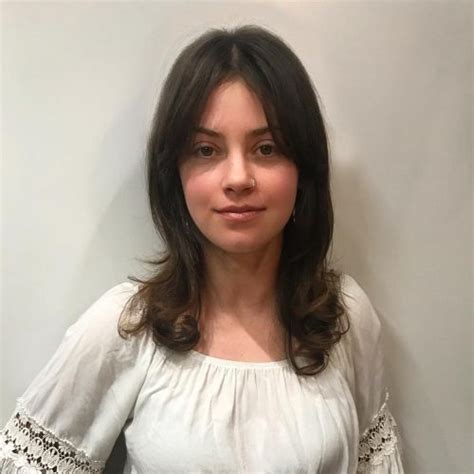 And more on the black women with short hair topic is this short haircut with waves of hair in the front and really short back. 20 Foxy '60s Hairstyles That You Can Wear in 2018