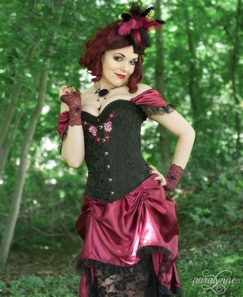 Découvrez cette robe de jeune fille victorienne bleue comme l'azur et noire comme l'ébène. Robe romantique victorienne (fr) Vin et Roses Costume de ...
