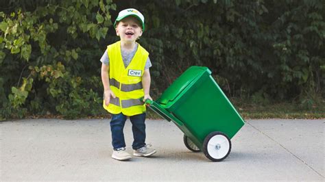 Sweet 3 Year Old Idolizes City Garbage Men He Really Makes My Day