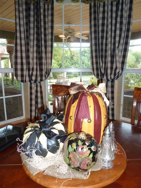 Get the best deals on wooden lazy susans. kitchen table decor - lazy susan with seasonal decor? Hum.... | Kitchen table decor, Decor ...