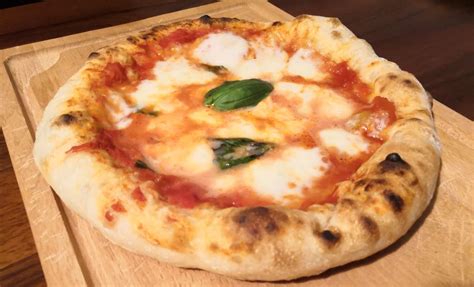 Pizza Napoletana Cotta In Padella E Grill In Cucina Con Chiara