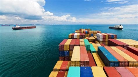 Lētie attēli augstas kvalitātes attēli. Transporte marítimo y medio ambiente, el futuro que llega ...