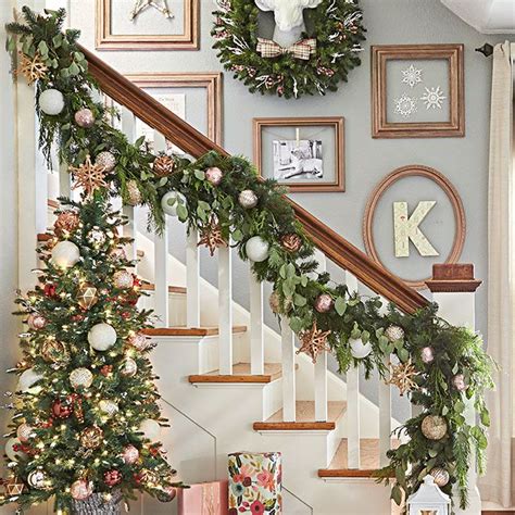 For this christmas tree i took inspiration from christmas past. DIY Christmas Garland Ideas | Christmas staircase ...