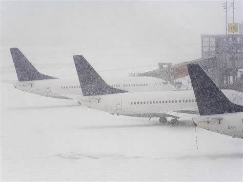 Airlines Offer Winter Weather Waivers Ahead Of Bomb Cyclone System
