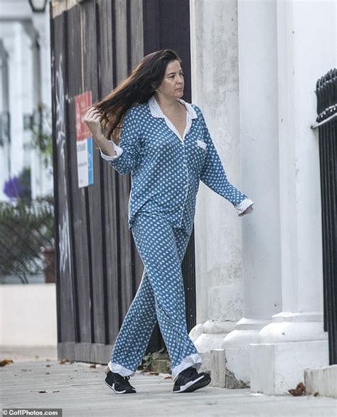 Liv Tyler Steps Out In Her Pyjamas Before Royal Wedding Daily Mail Online