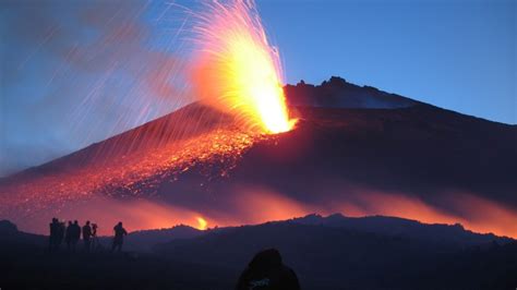 Secondo quanto evidenziato dall'istituto nazionale di geofisica e vulcanologia: Etna, la forza distruttiva della "colata perfetta" | 3350 ...