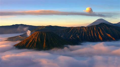 Mount Bromo Cloudy Volcano Wallpaper Hd Nature 4k Wallpapers Images