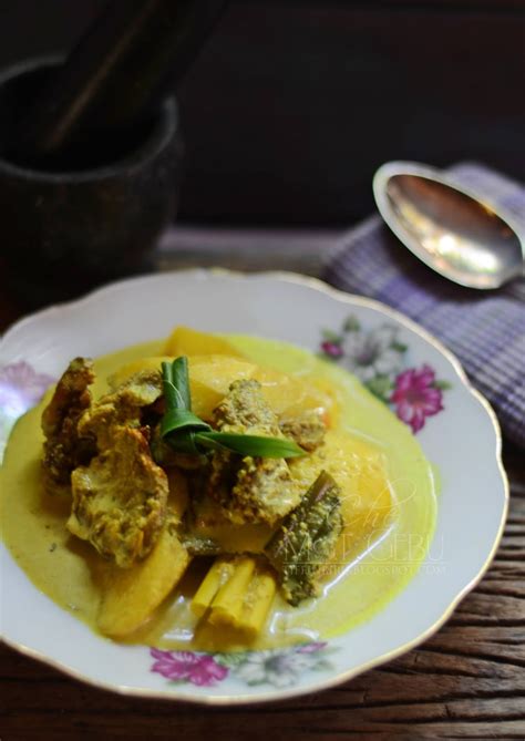 Sebetulnya kalau mahu menyediakan masak lemak yang sedap, kita perlu menggunakan santan segar yang pekat. RESIPI LEMAK CILI API DAGING SALAI SAMA MANGGA MUDA ...